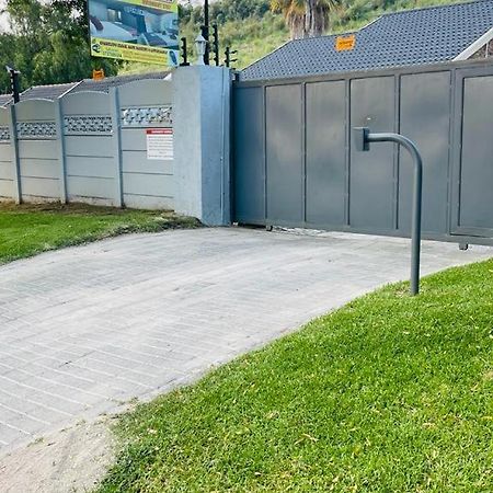 Host Hub Guest House Kempton Park Ngoại thất bức ảnh