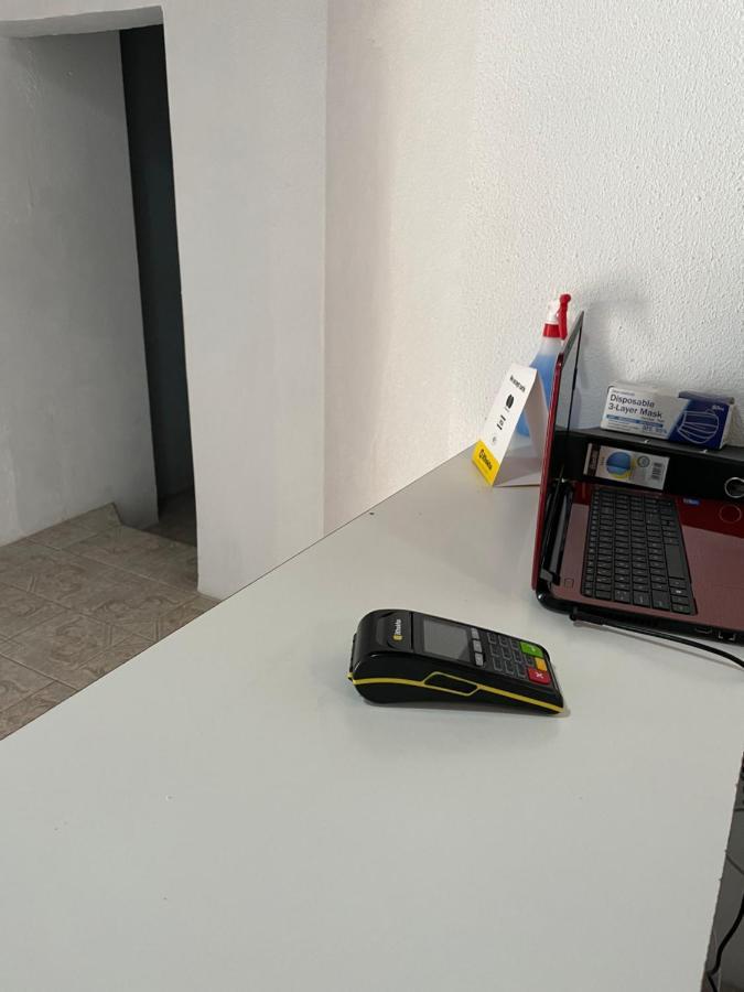 Host Hub Guest House Kempton Park Ngoại thất bức ảnh