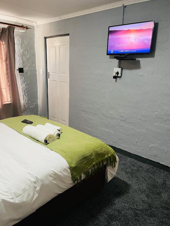 Host Hub Guest House Kempton Park Ngoại thất bức ảnh