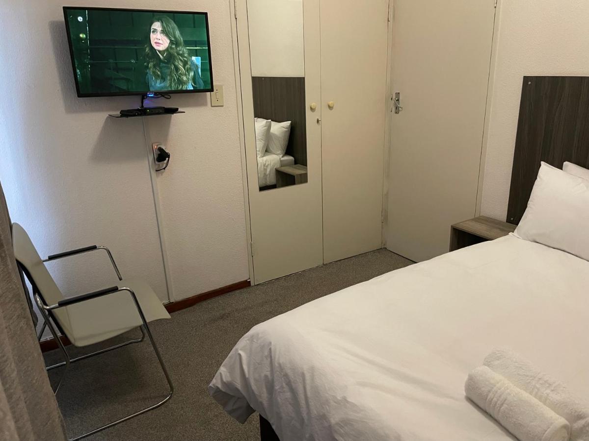 Host Hub Guest House Kempton Park Ngoại thất bức ảnh