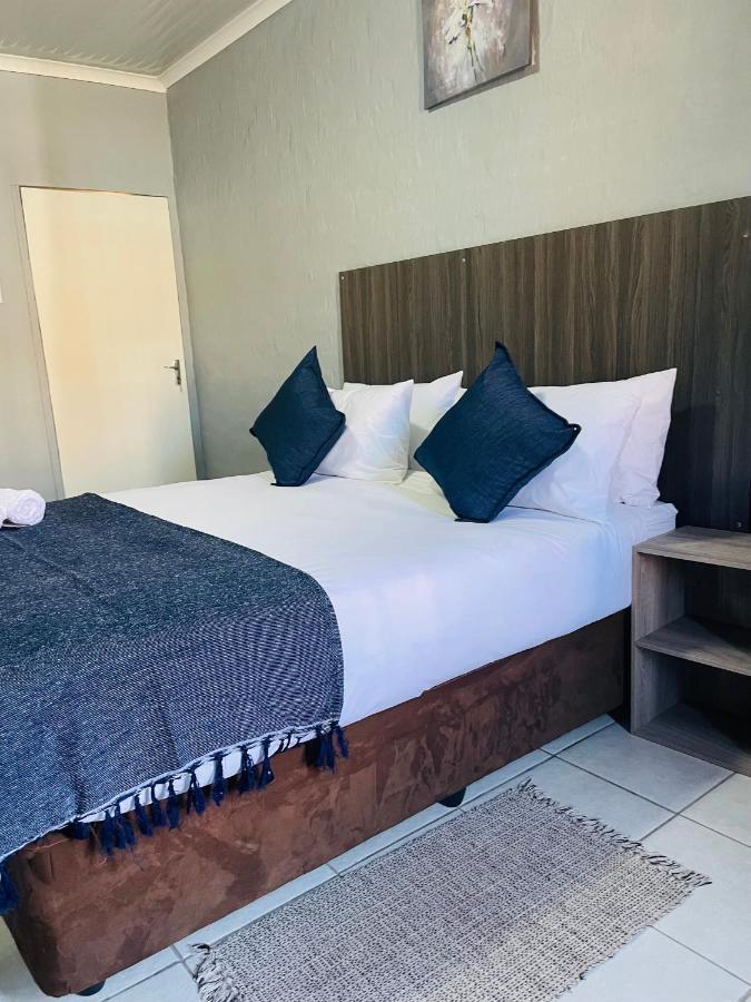 Host Hub Guest House Kempton Park Ngoại thất bức ảnh