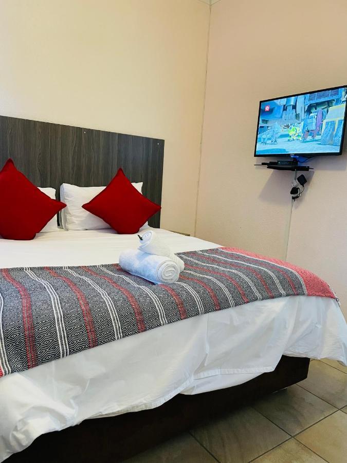 Host Hub Guest House Kempton Park Ngoại thất bức ảnh