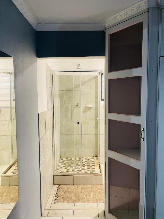 Host Hub Guest House Kempton Park Ngoại thất bức ảnh