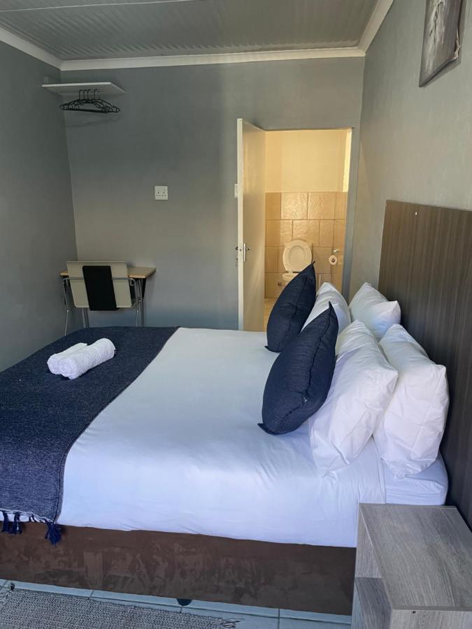 Host Hub Guest House Kempton Park Ngoại thất bức ảnh