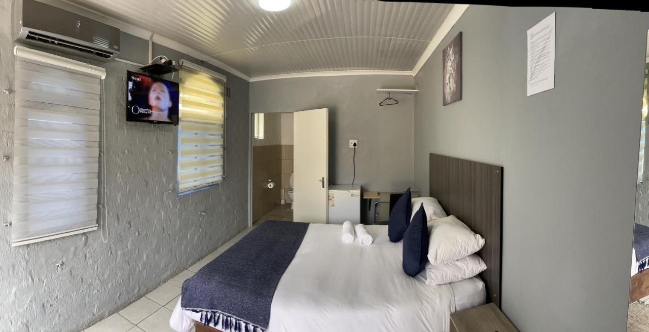Host Hub Guest House Kempton Park Ngoại thất bức ảnh