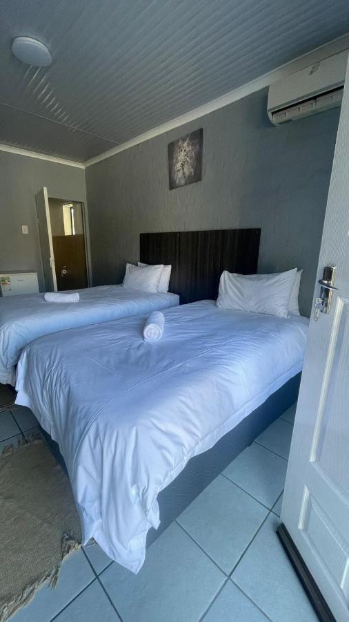 Host Hub Guest House Kempton Park Ngoại thất bức ảnh
